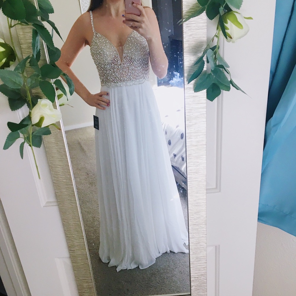 BEAUTIFUL Lulu’s white dress